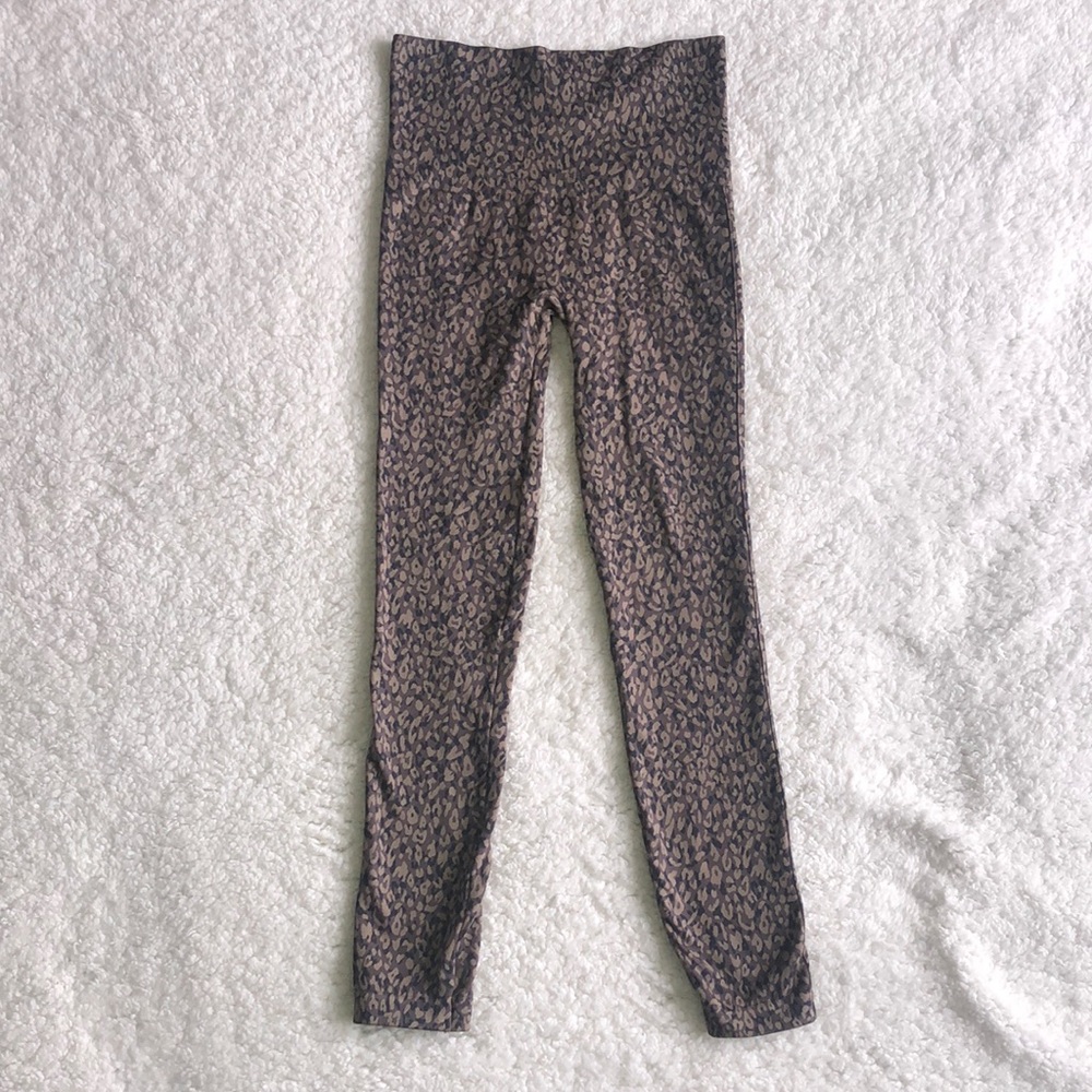 SPANX Leopard Print Leggings. Medium. - Picture 3 of 3